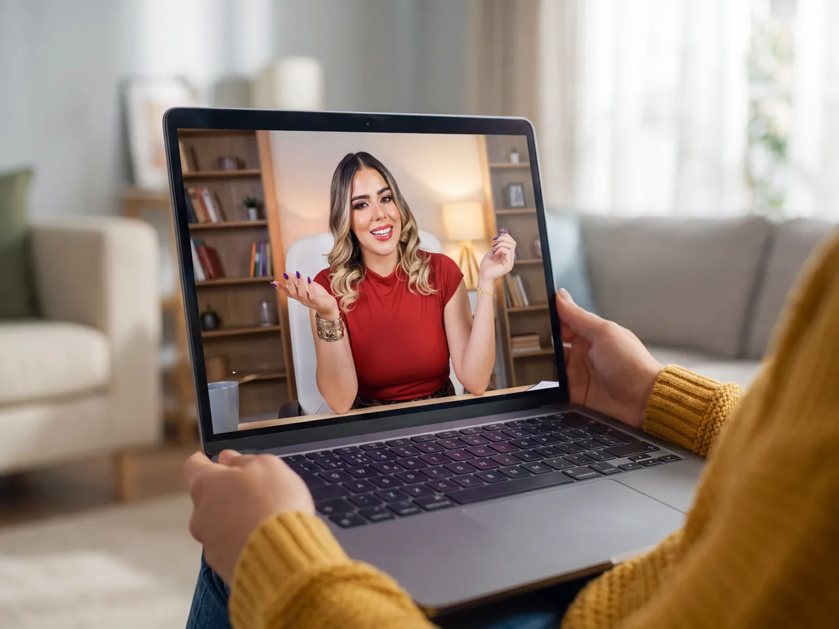 Sesión de acompañamiento psicológico por videollamada.